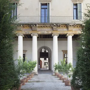 Palazzo Valmarana Braga Apartment